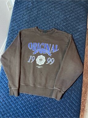 H&M Brown Crewneck Sweatshirt with Blue 'Original 1999' Graphic - Men’s Casual